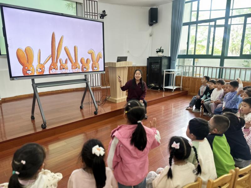 朱静园长上课(1).jpg 朱静园长上课(1).jpg